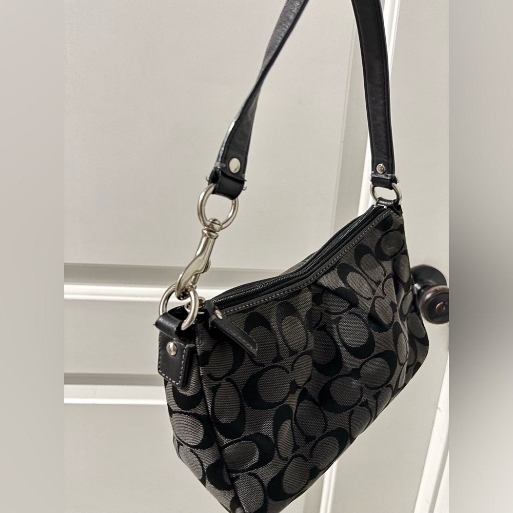 🍎🍎SOLD🍎🍎Coach black signature monogram shoulder bag - Picture 6 of 11